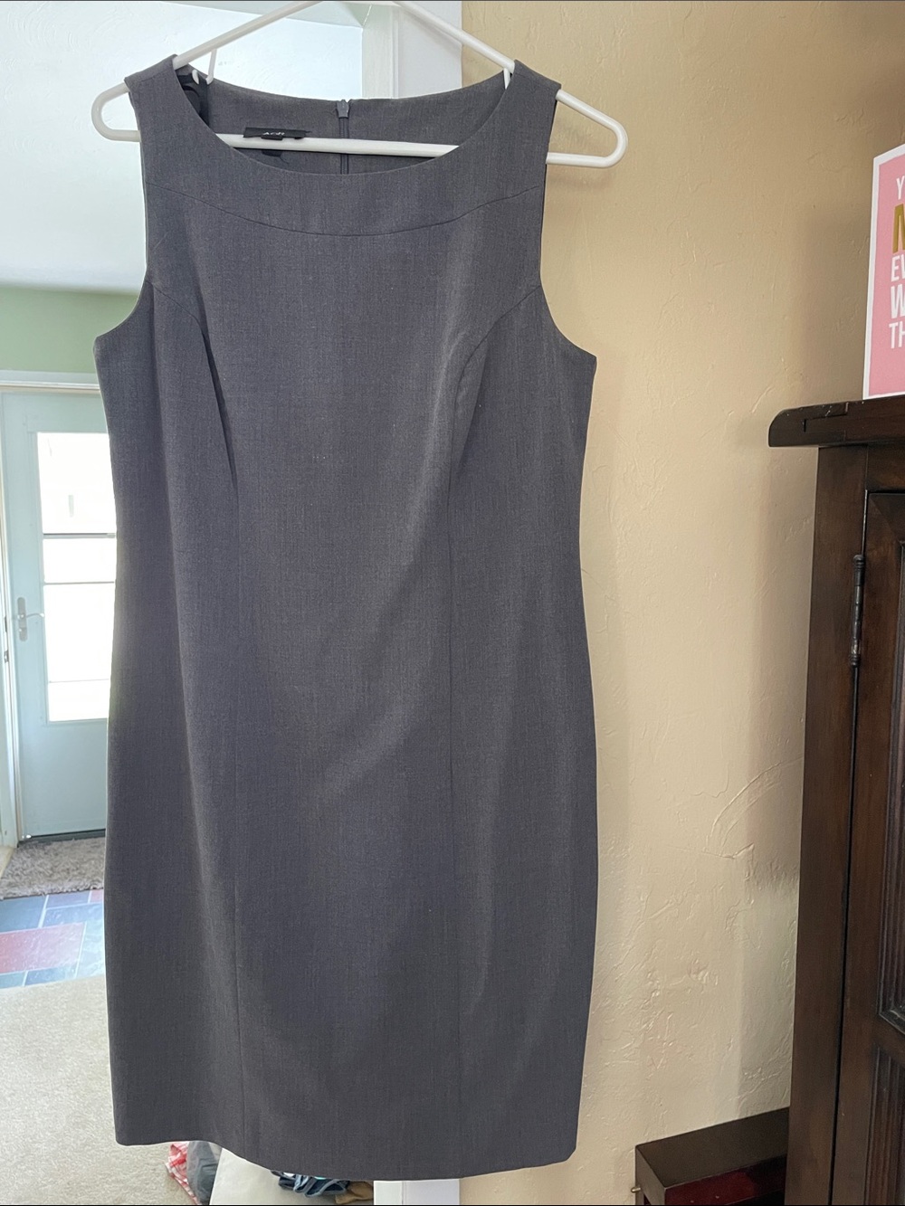 Classic Sleeveless Sheath Dress - Gray
